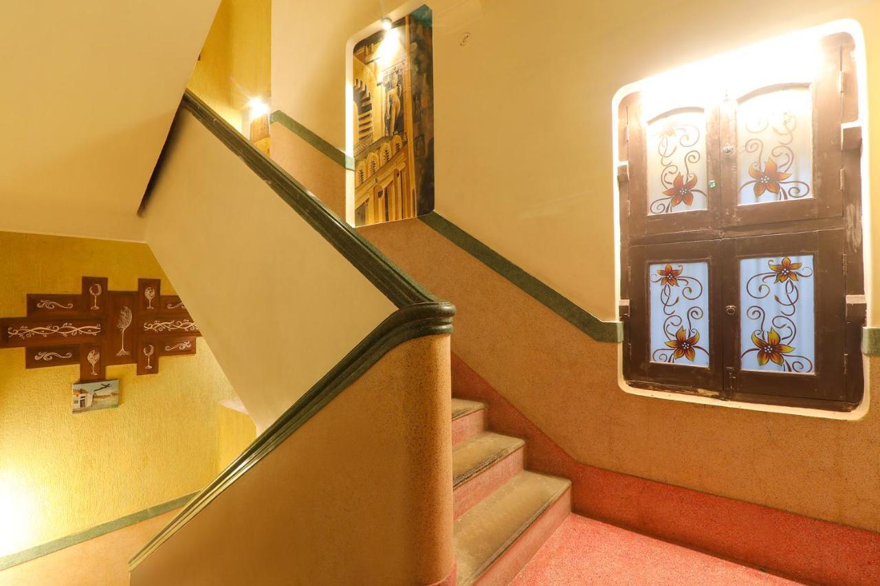 Fabhotel East View Варанаси Экстерьер фото