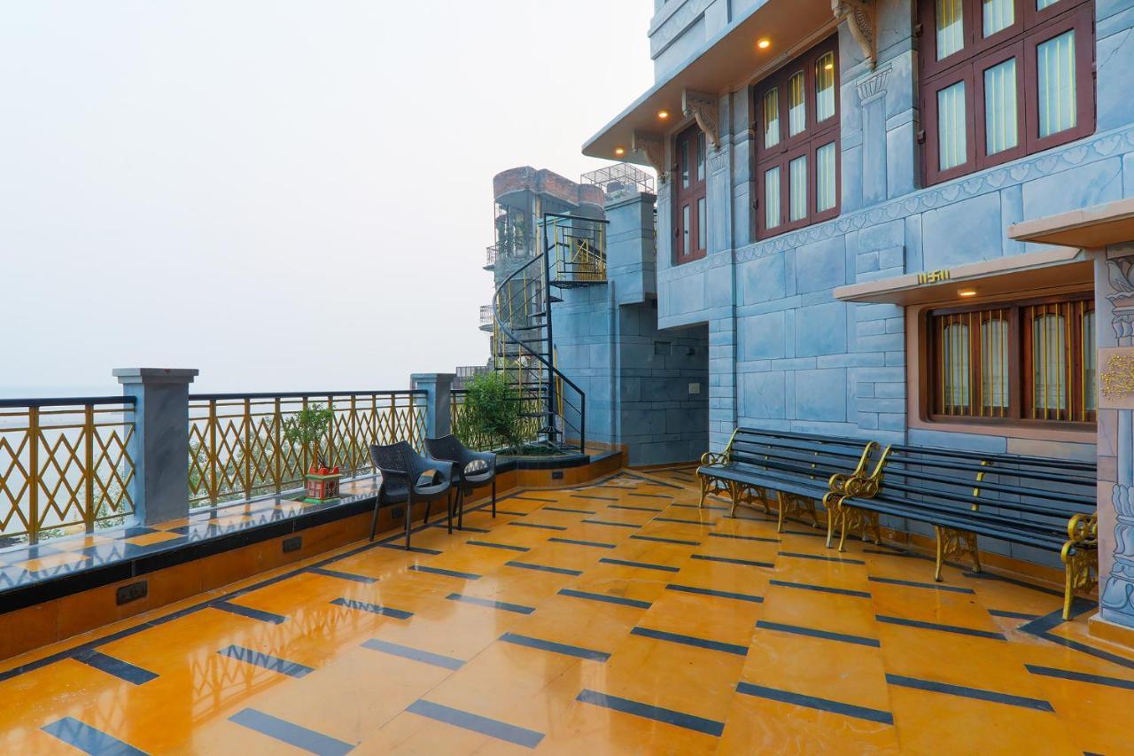 Fabhotel East View Варанаси Экстерьер фото